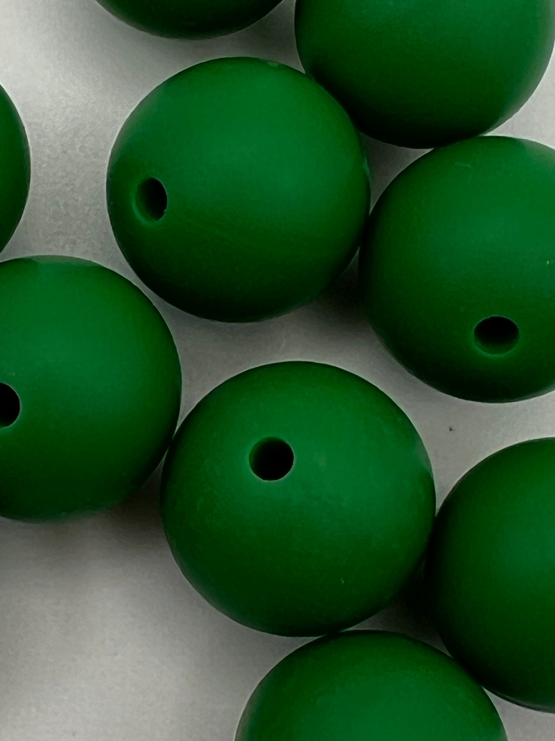 10 15mm Round Silicone Beads Green