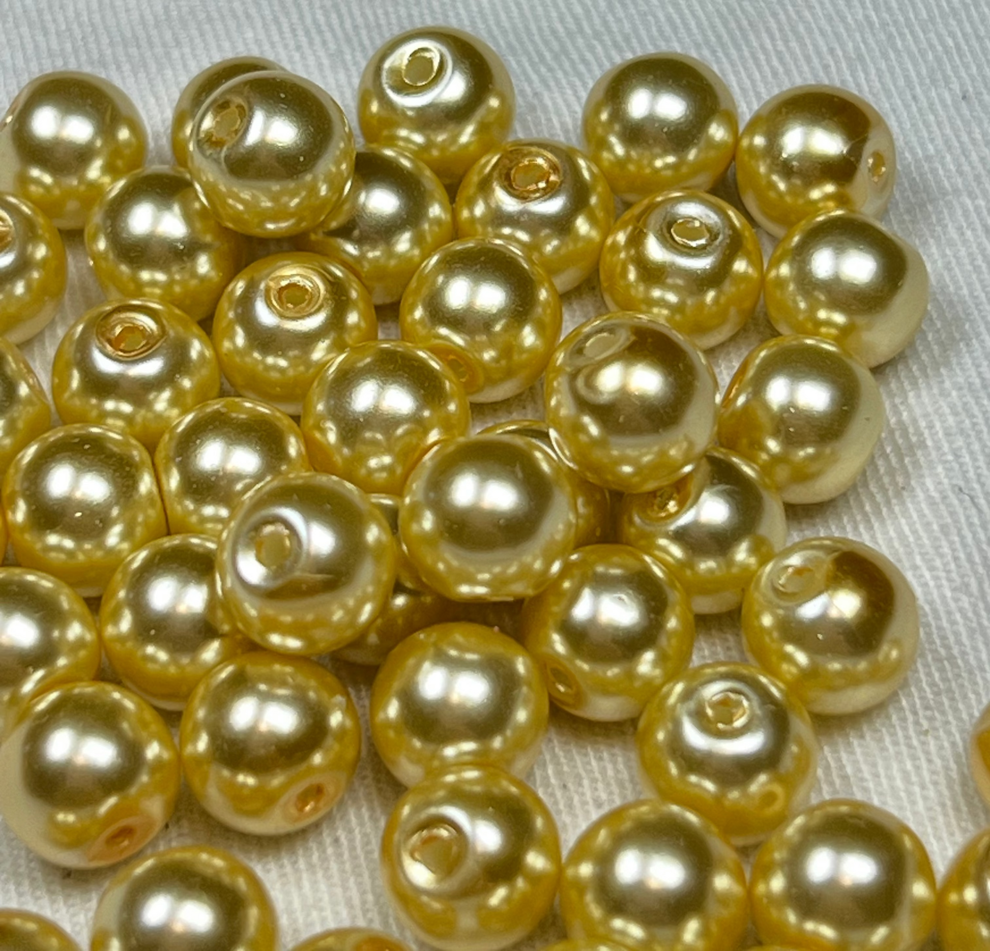50 8mm Glass Pearl Beads Lemon Chiffon