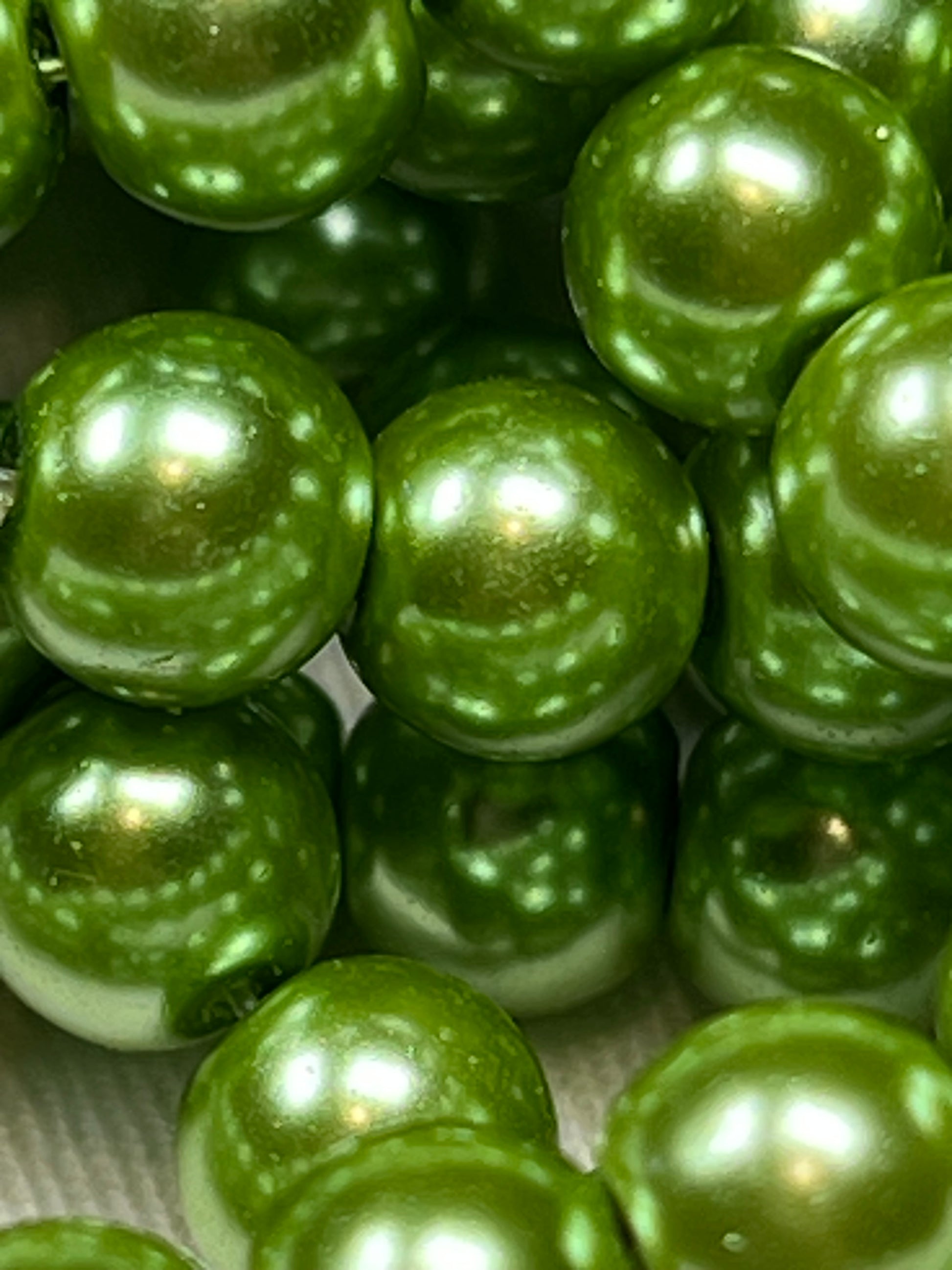 50 8mm Glass Pearl Beads Spearmint