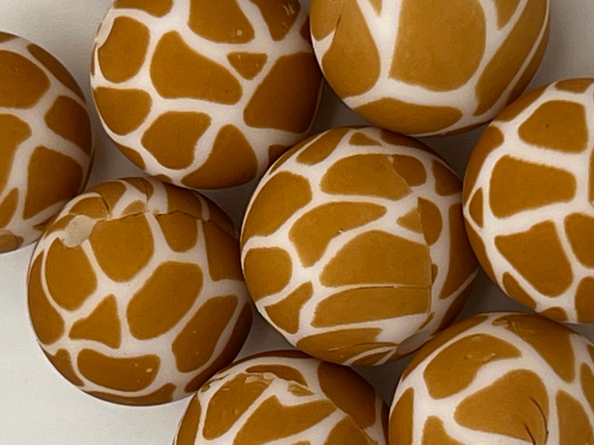 10 15mm Silicone Beads in Giraffe