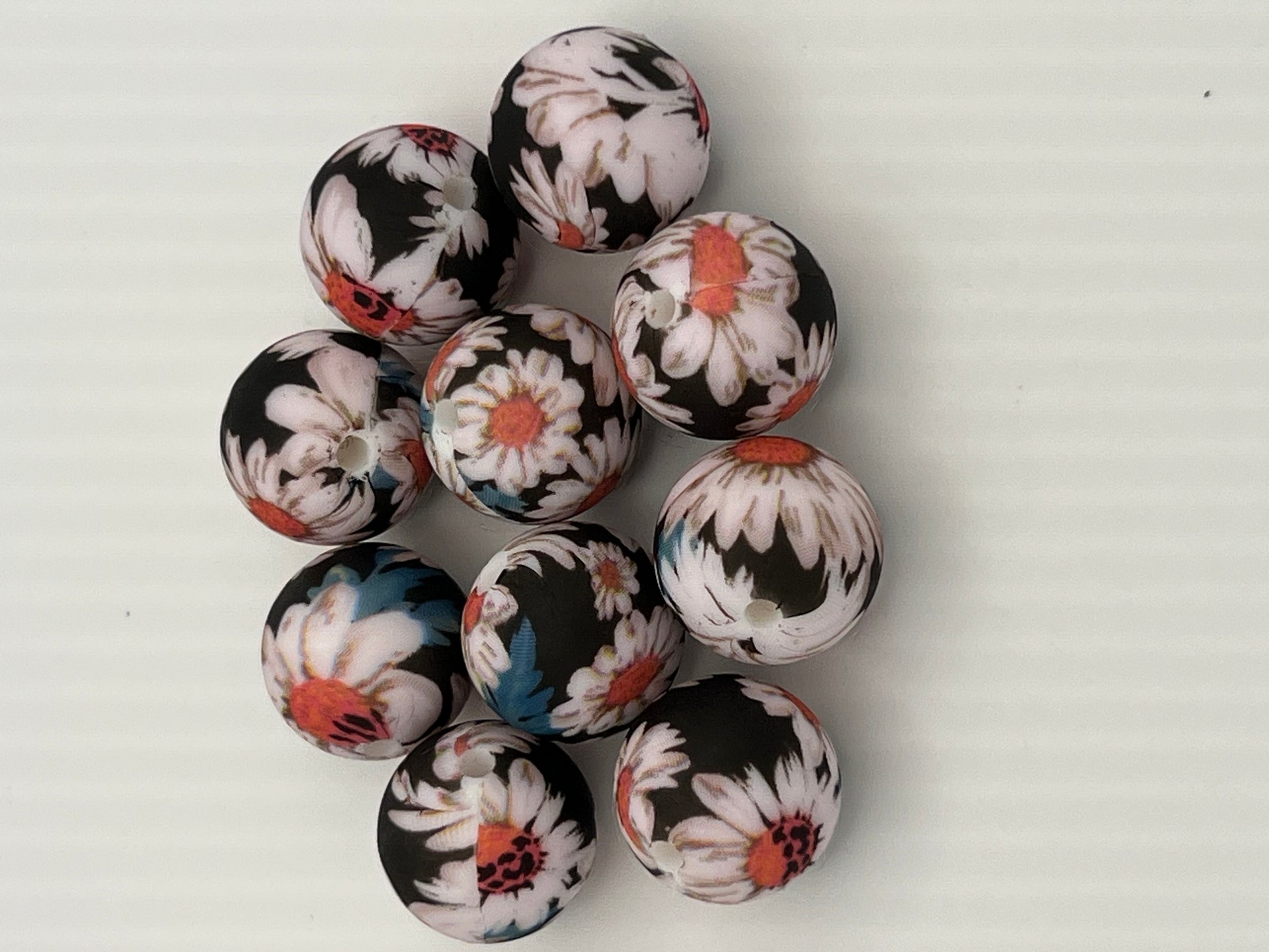 10 15mm Silicone Beads in Daisy