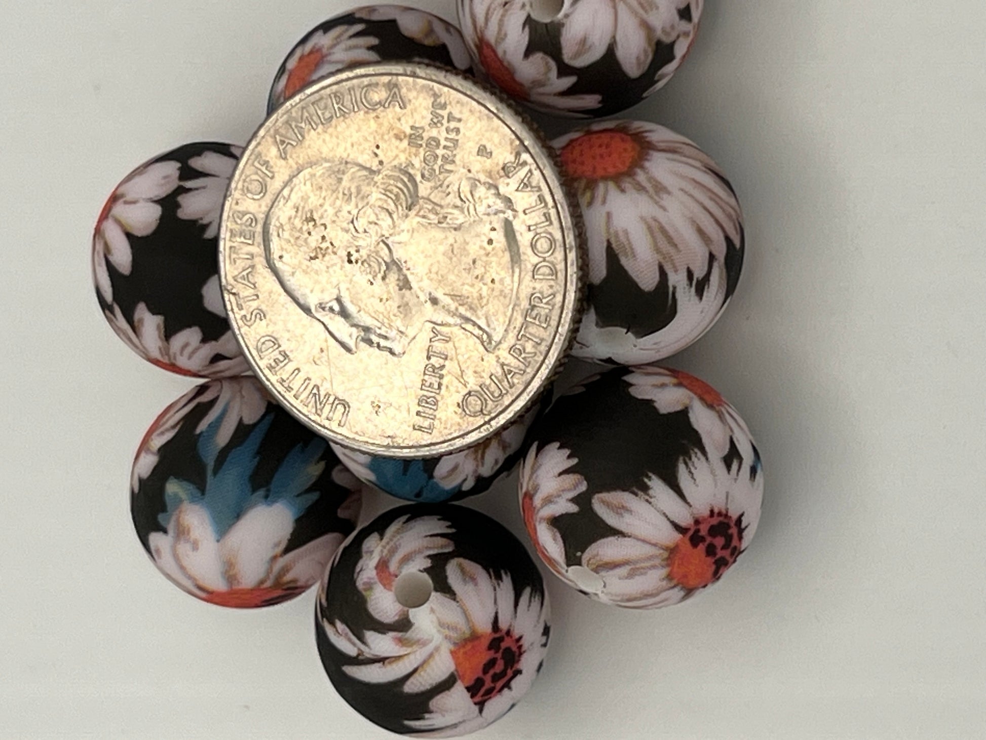 10 15mm Silicone Beads in Daisy