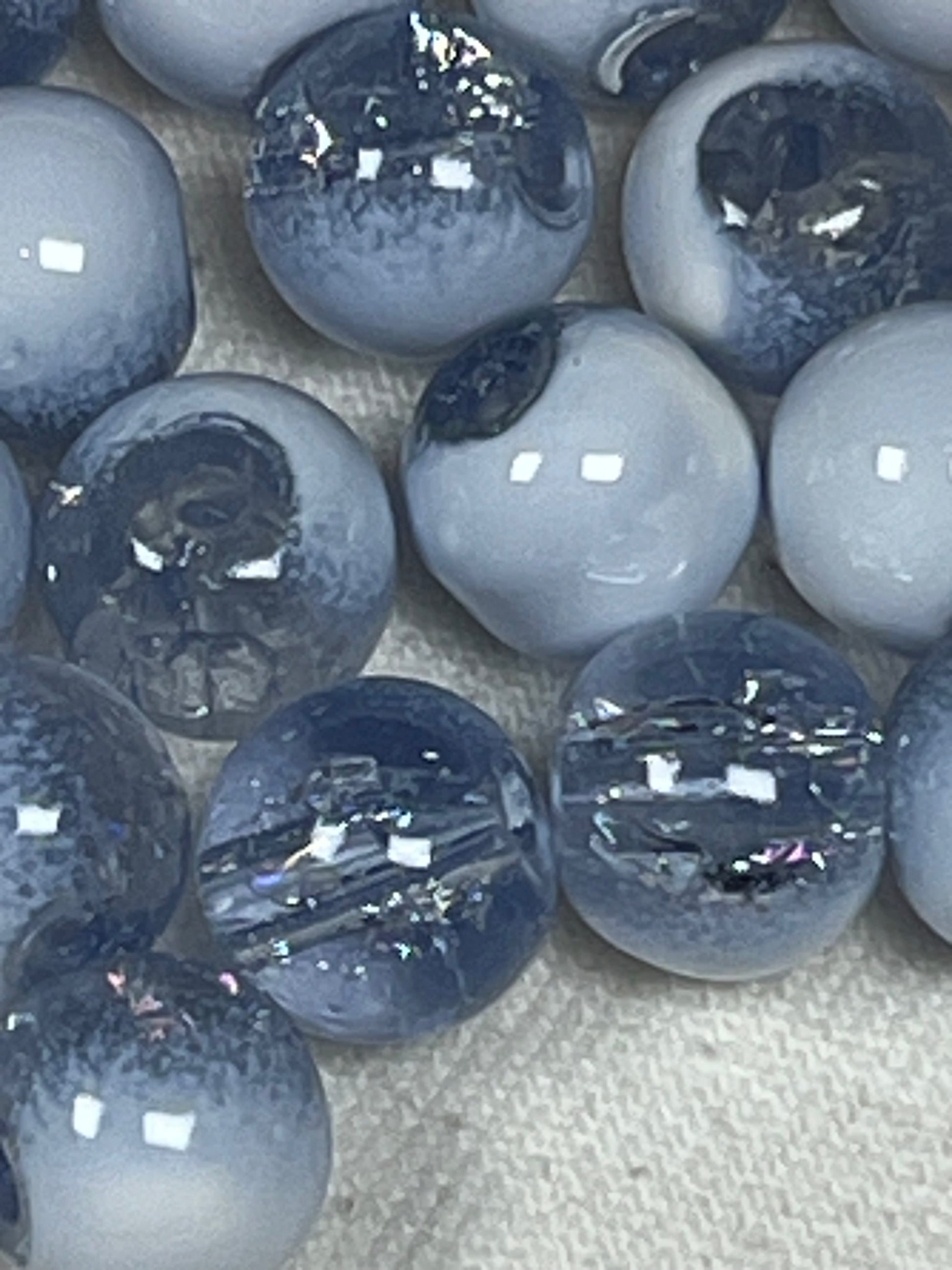50 8mm Two-Tone Crackle Glass Beads Steel Blue & White