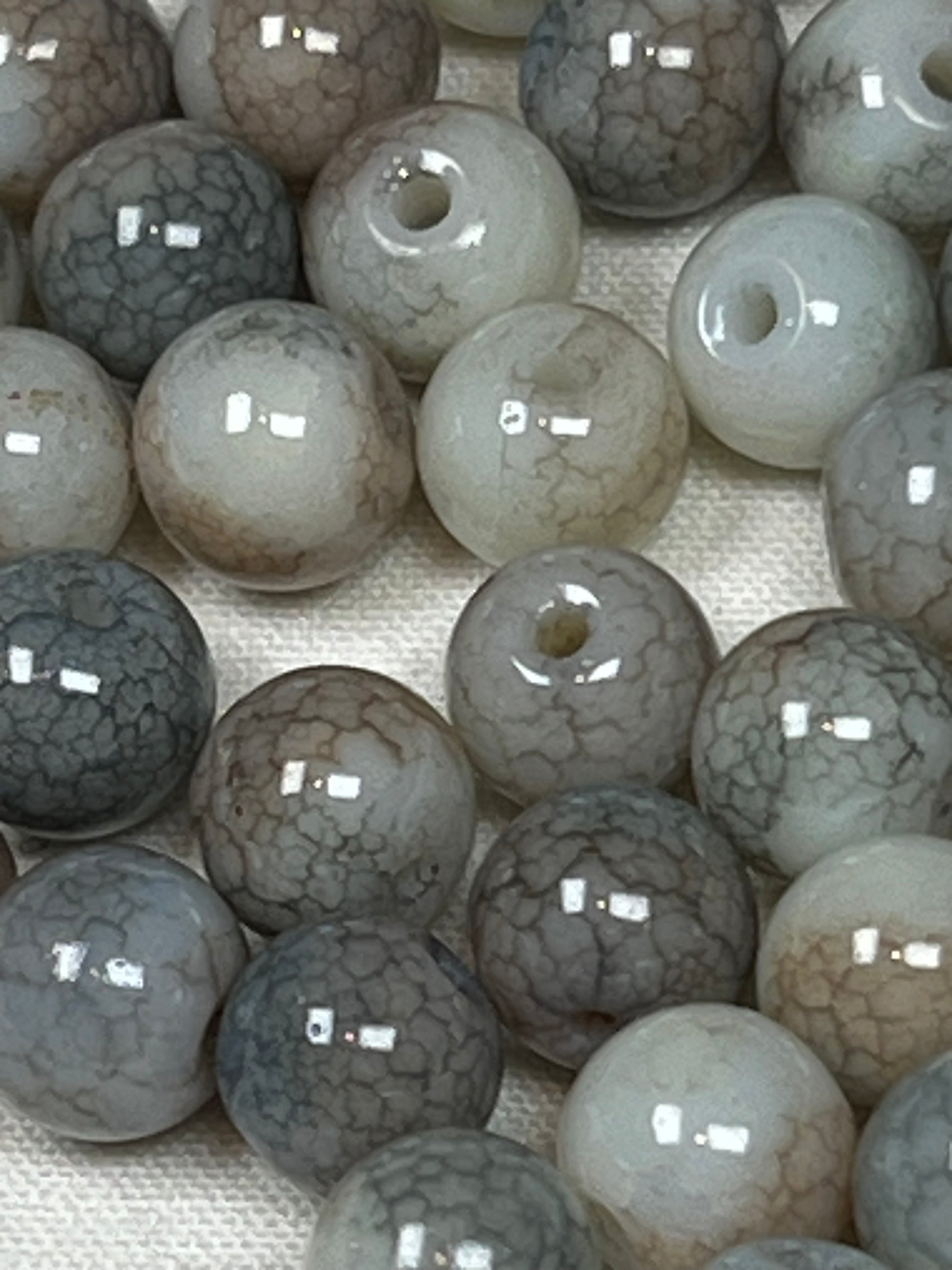 50 8mm Opaque Crackle Glass Beads Gray