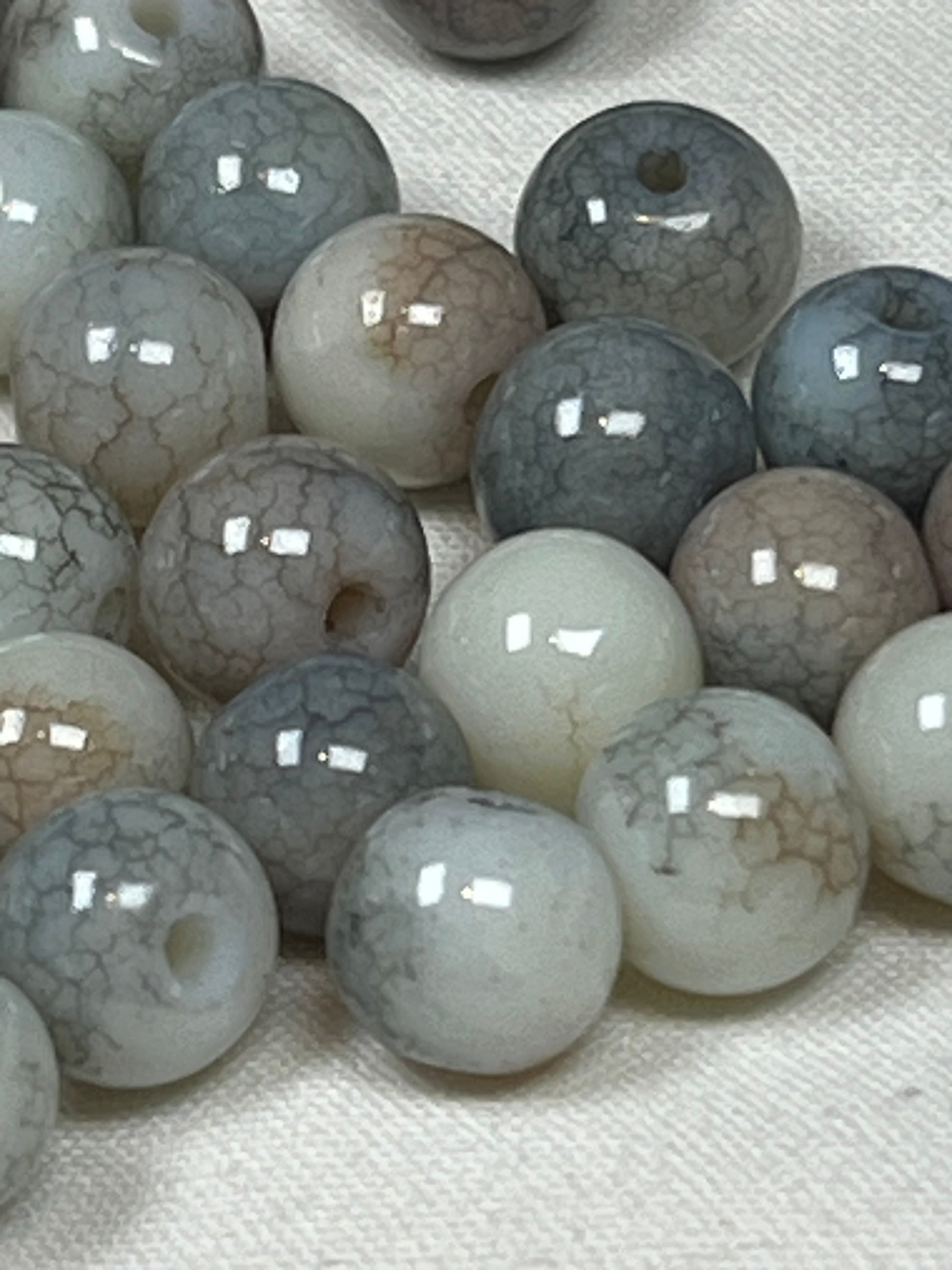 50 8mm Opaque Crackle Glass Beads Gray