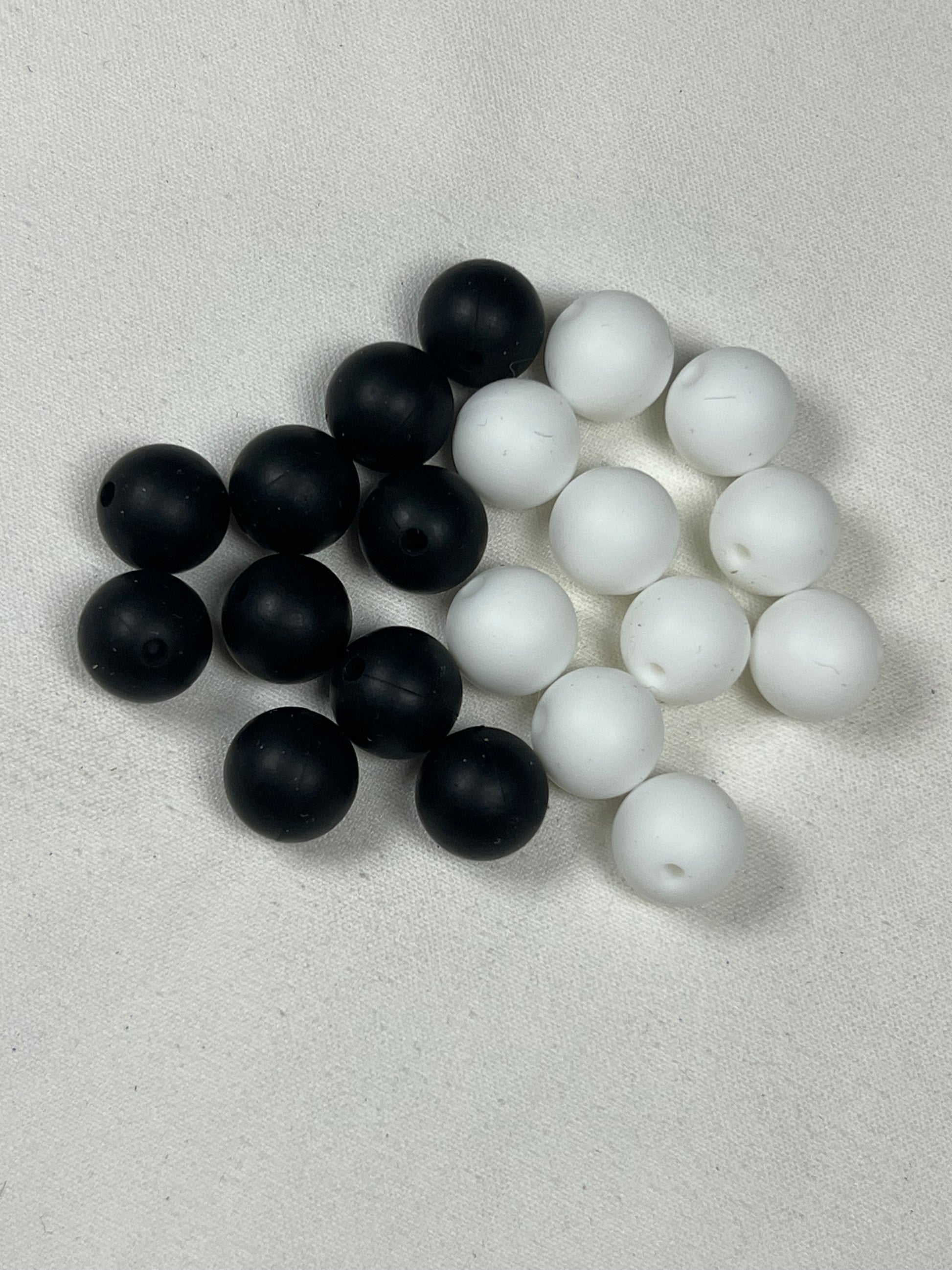 20 12mm Silicone Beads Black & White