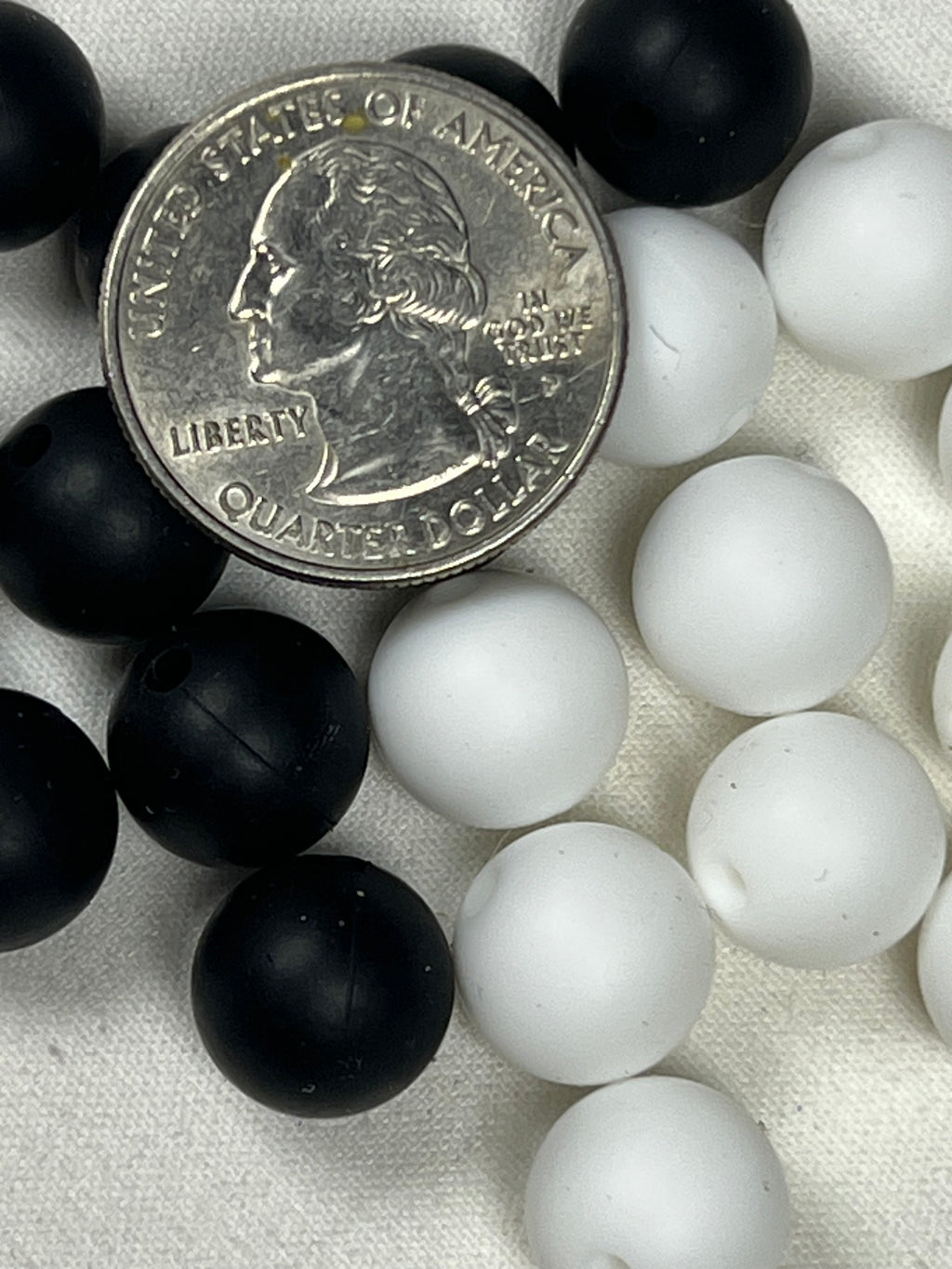 20 12mm Silicone Beads Black & White