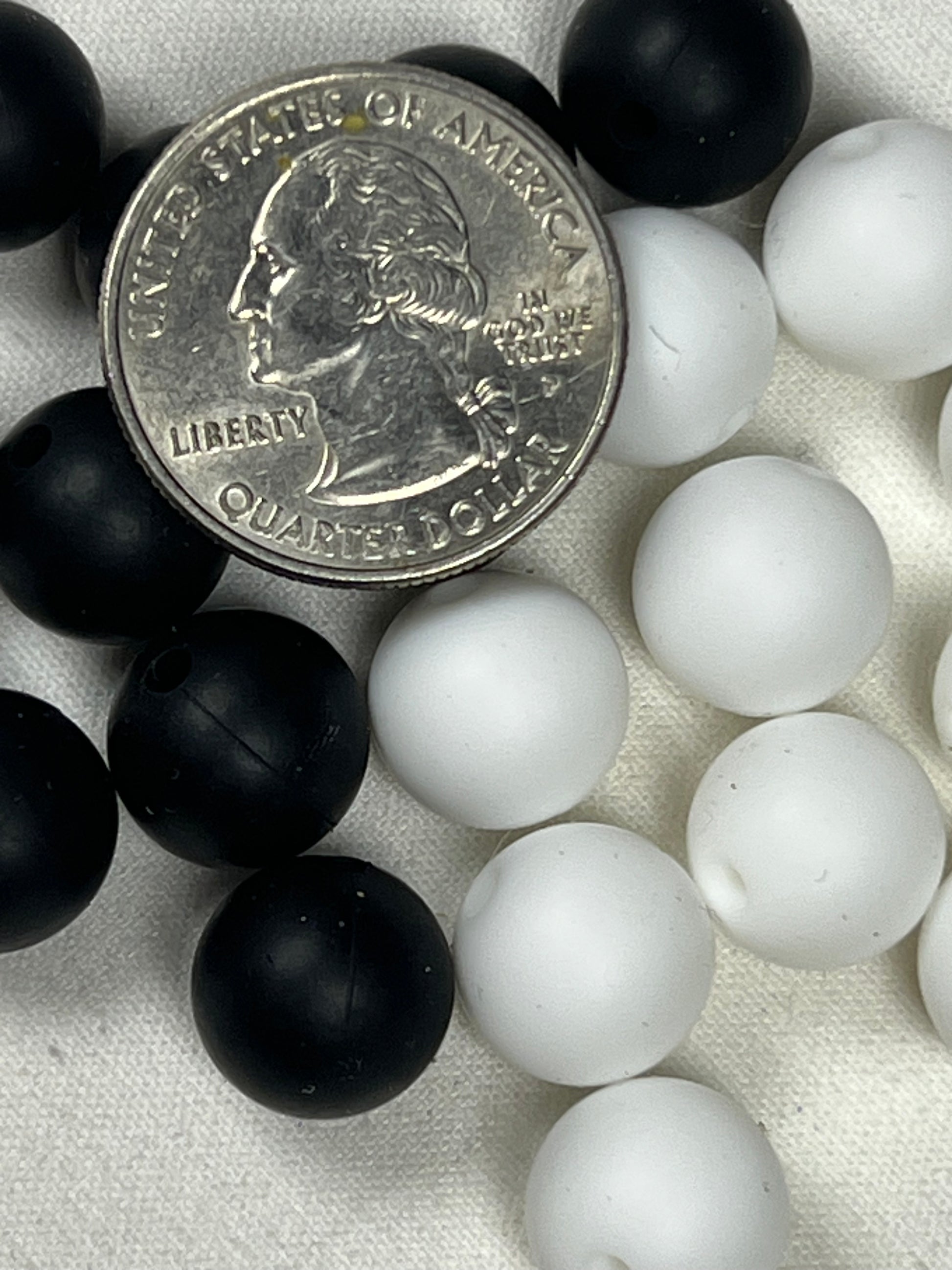 20 12mm Silicone Beads Black & White