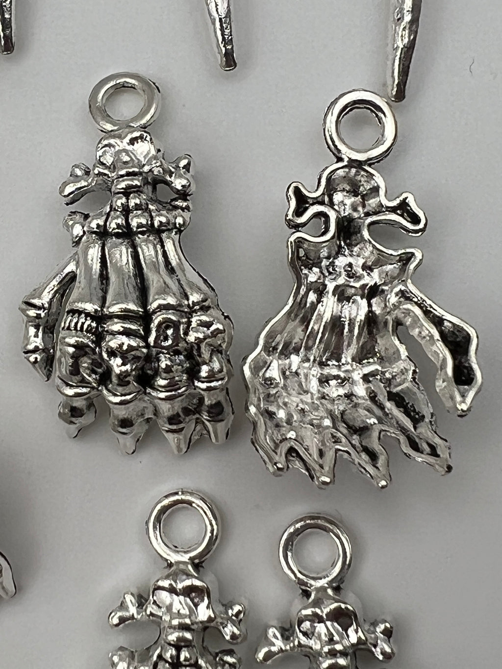 30 Tibetan Style Halloween Skulls & Skeleton Pendants/Charms