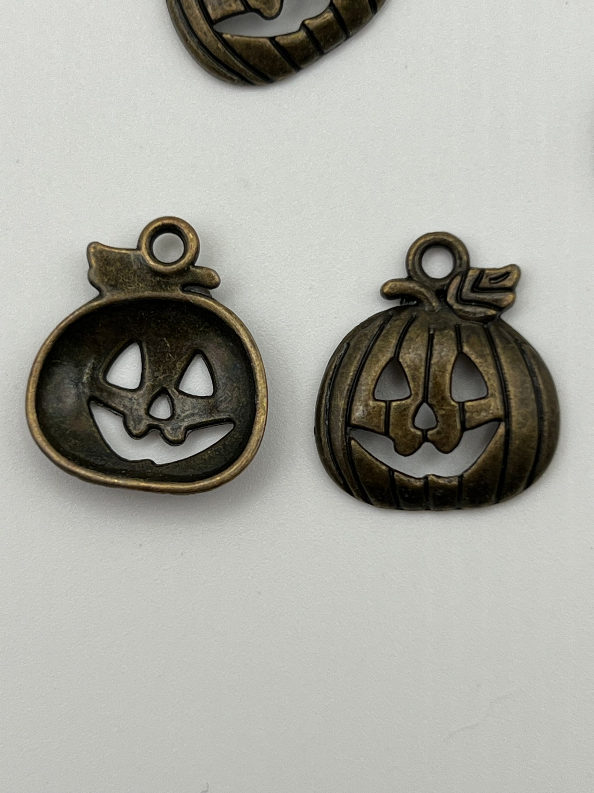20 Tibetan Style Halloween Jack-O-Lantern Pendants Antique Bronze