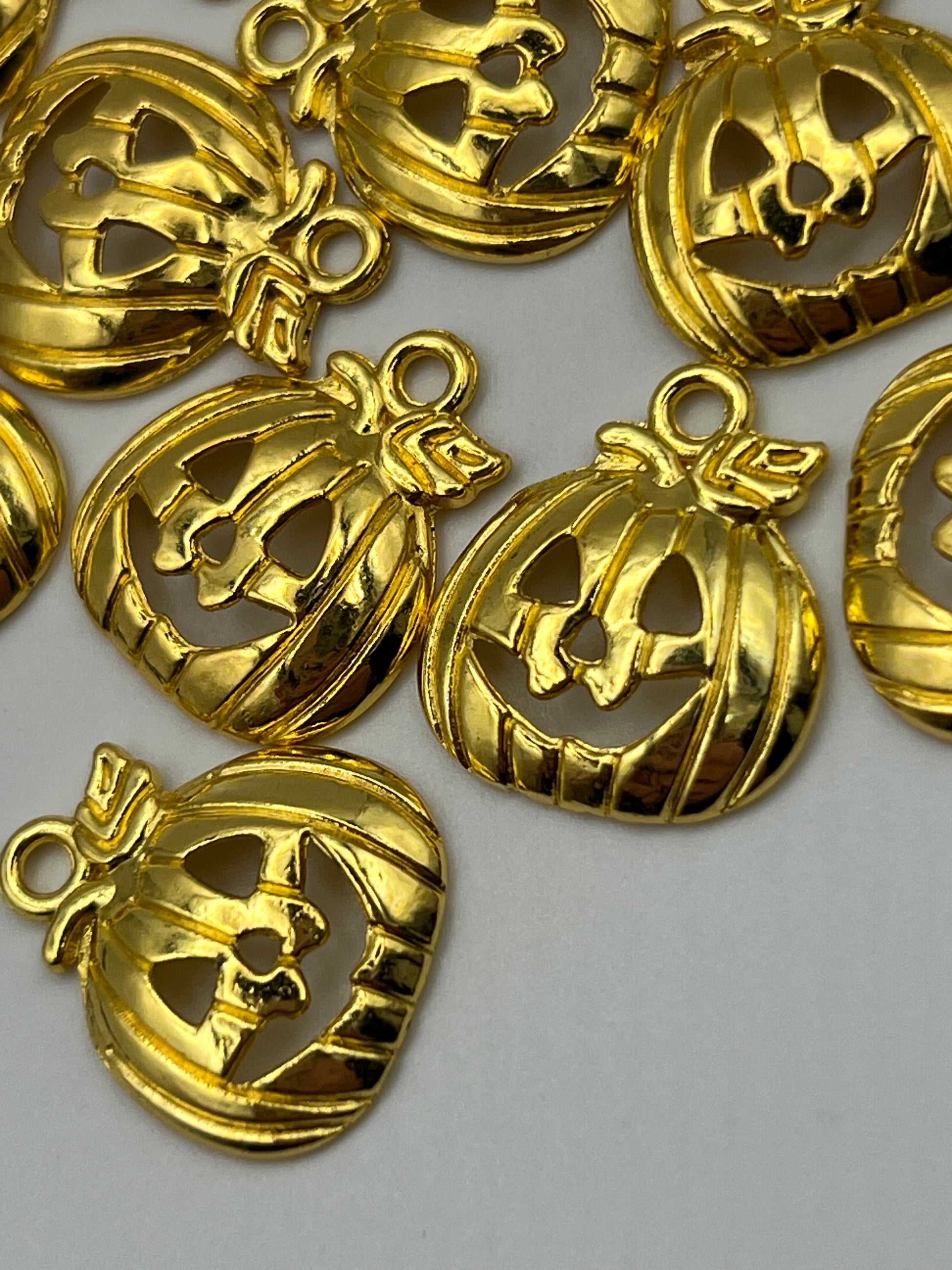 20 Tibetan Style Halloween Jack-O-Lantern Pendants Golden