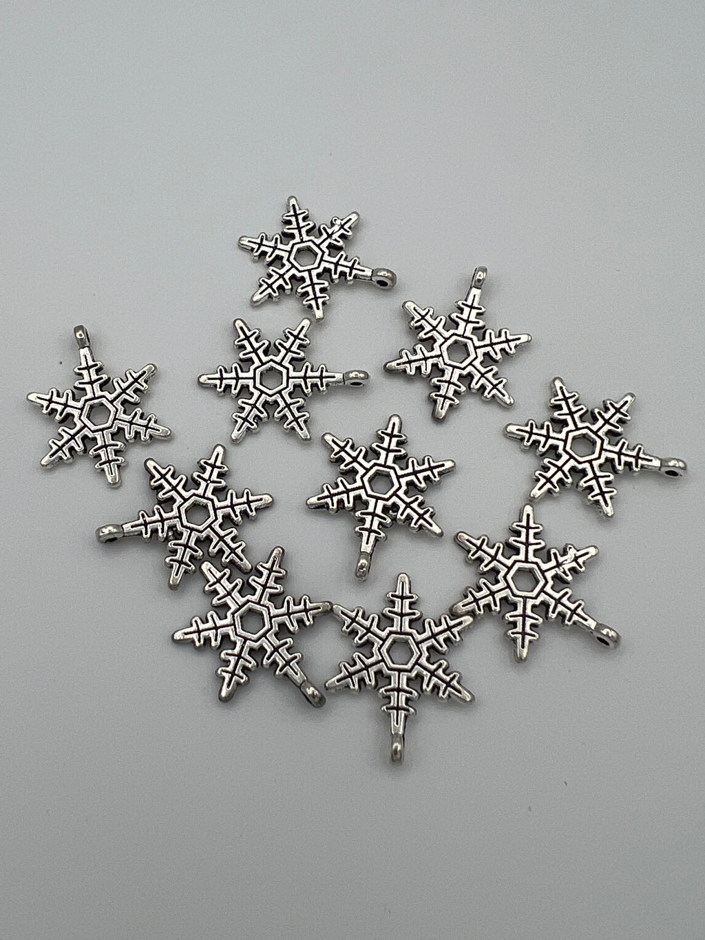 10 Christmas Tibetan Style Pendants Snowflake
