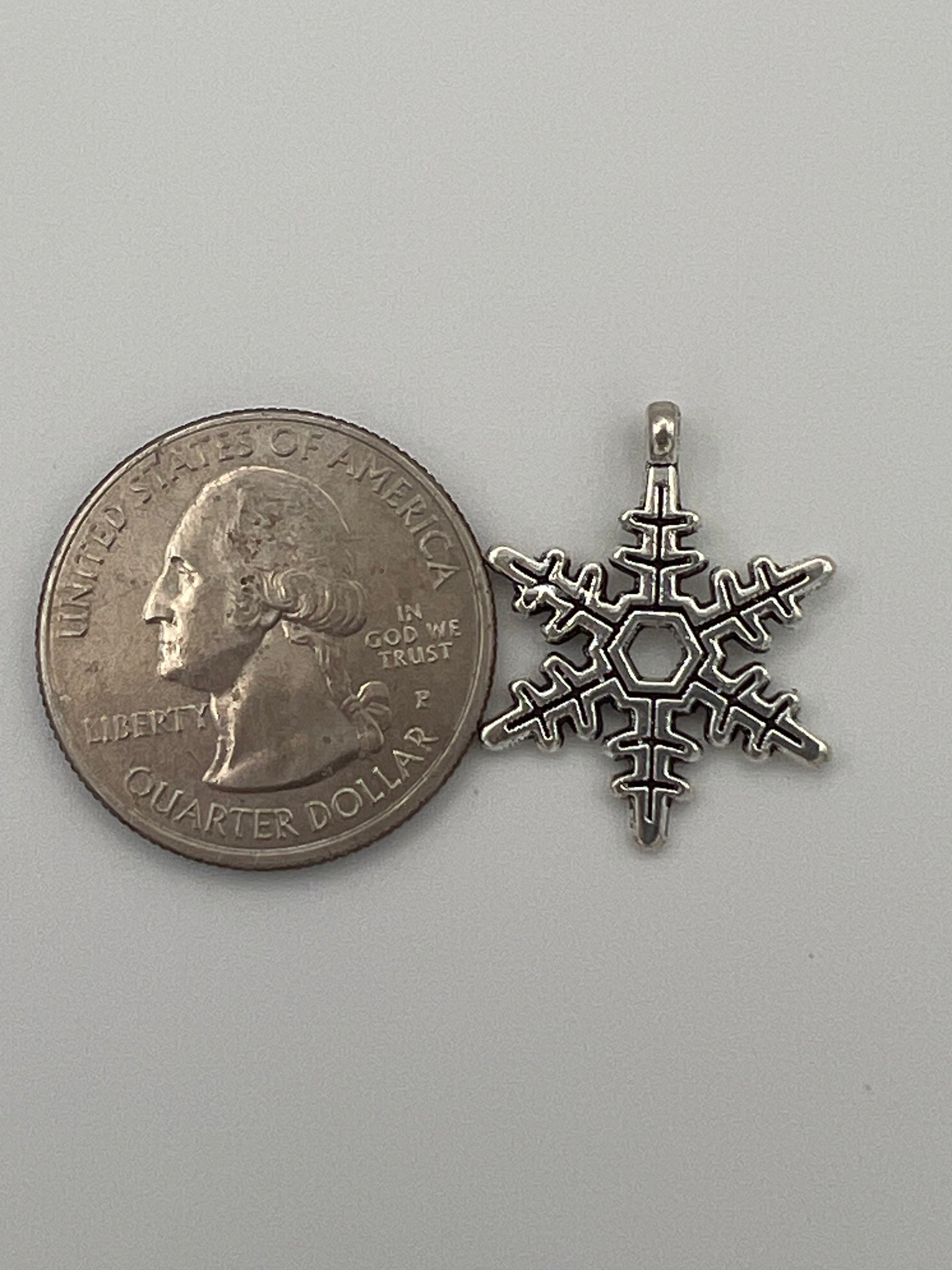 10 Christmas Tibetan Style Pendants Snowflake