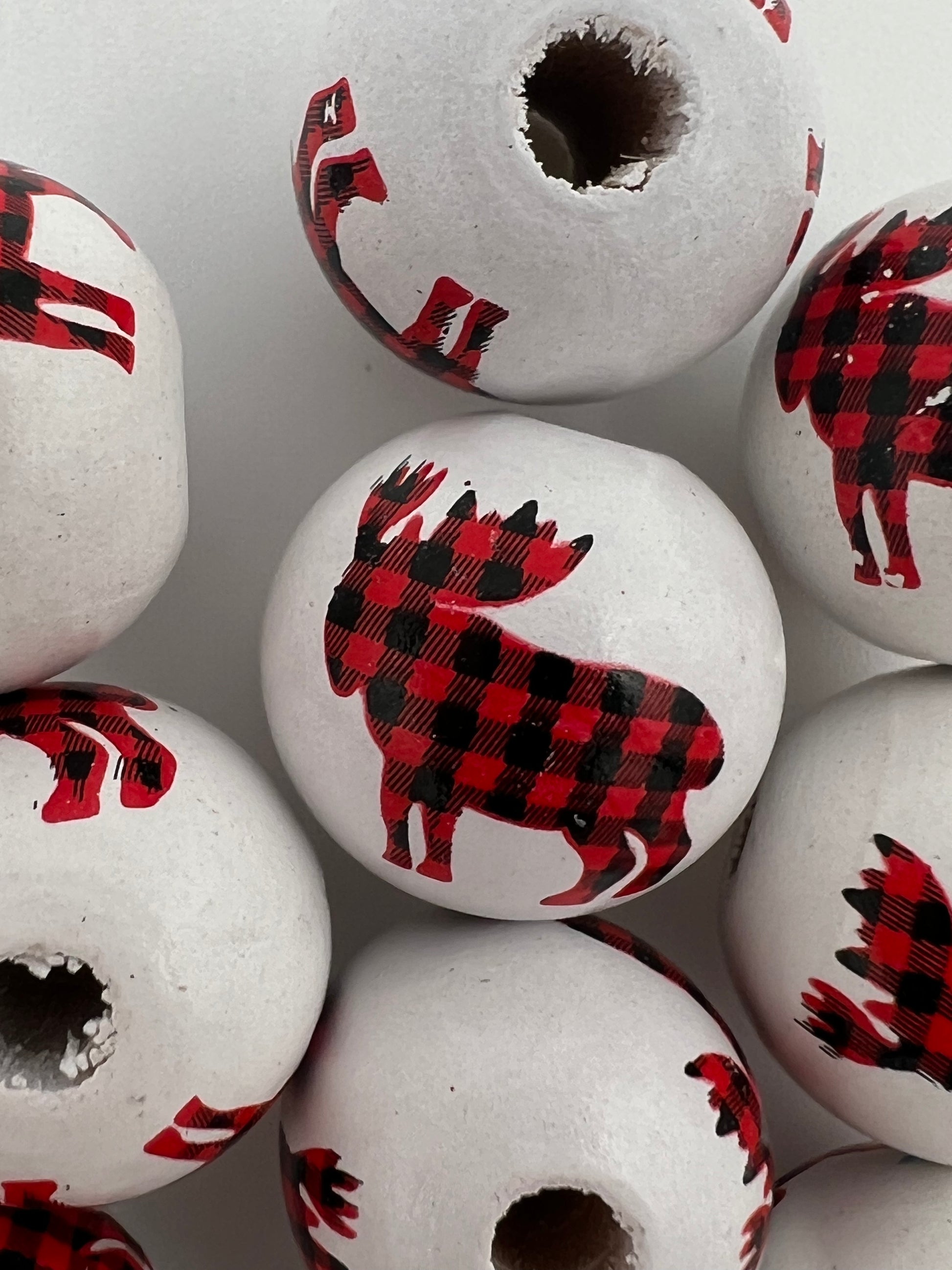 10 Christmas Painted Wood Beads White w/Tartan Patterned Elk