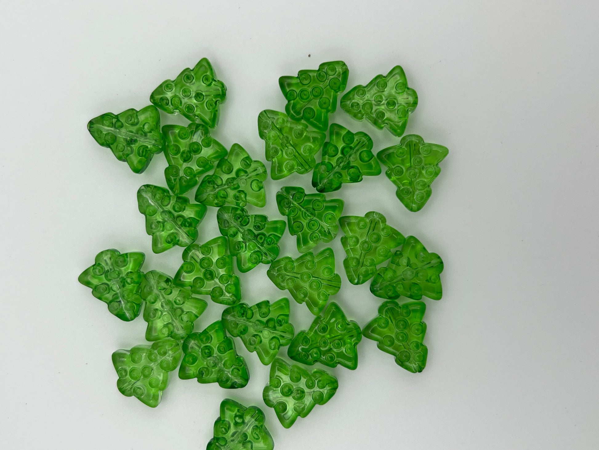 25 Transparent Glass Christmas Tree Beads Green