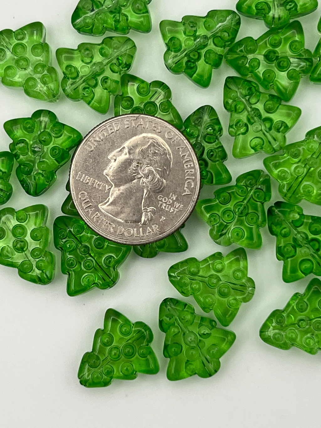 25 Transparent Glass Christmas Tree Beads Green