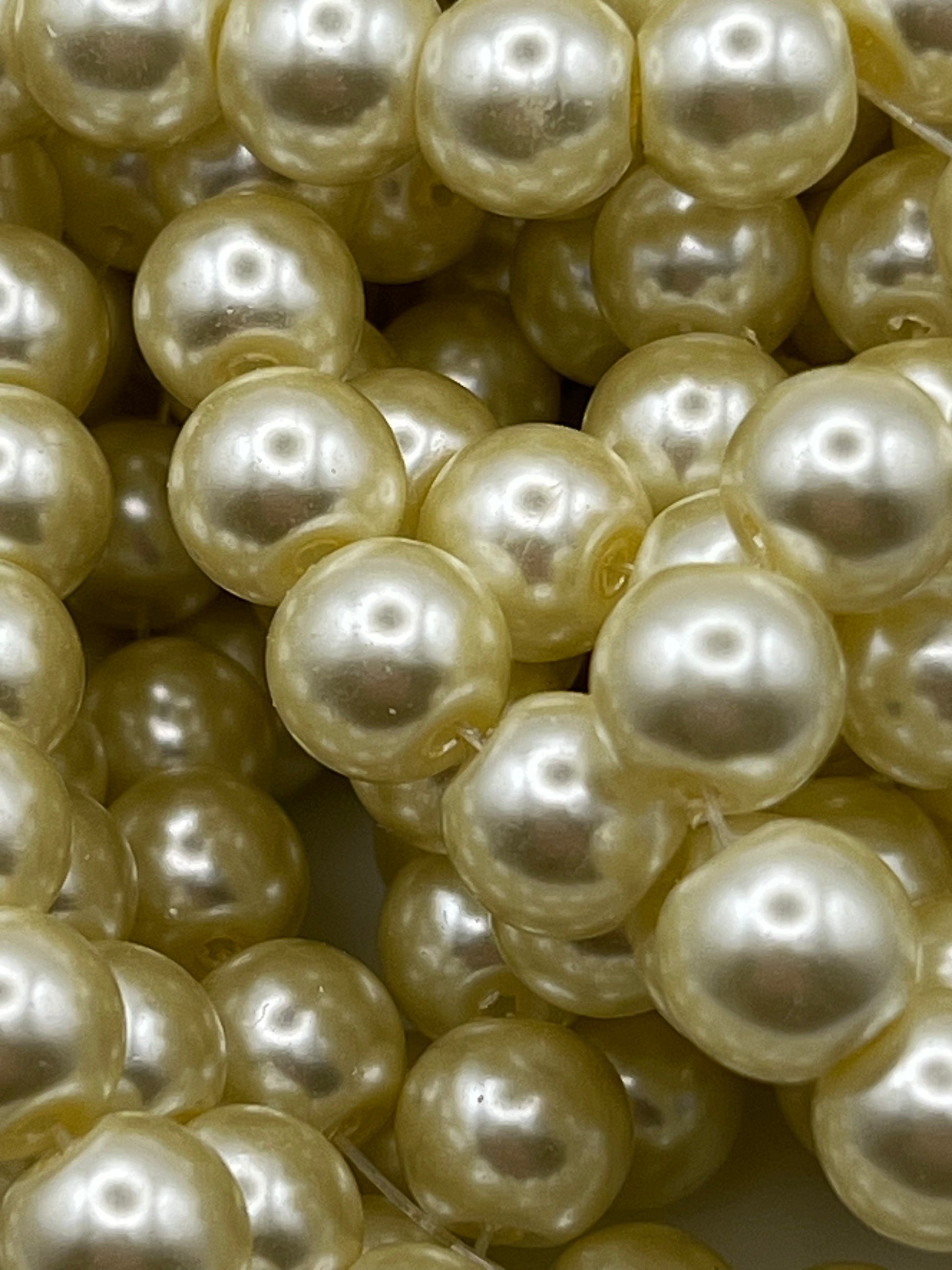 35 10mm Glass Pearl Beads Lemon Chiffon