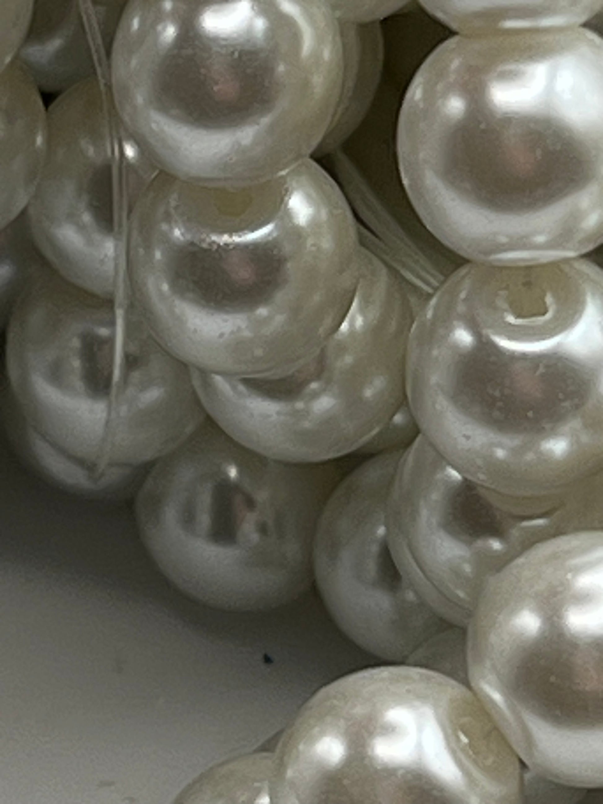 35 10mm Glass Pearl Beads White