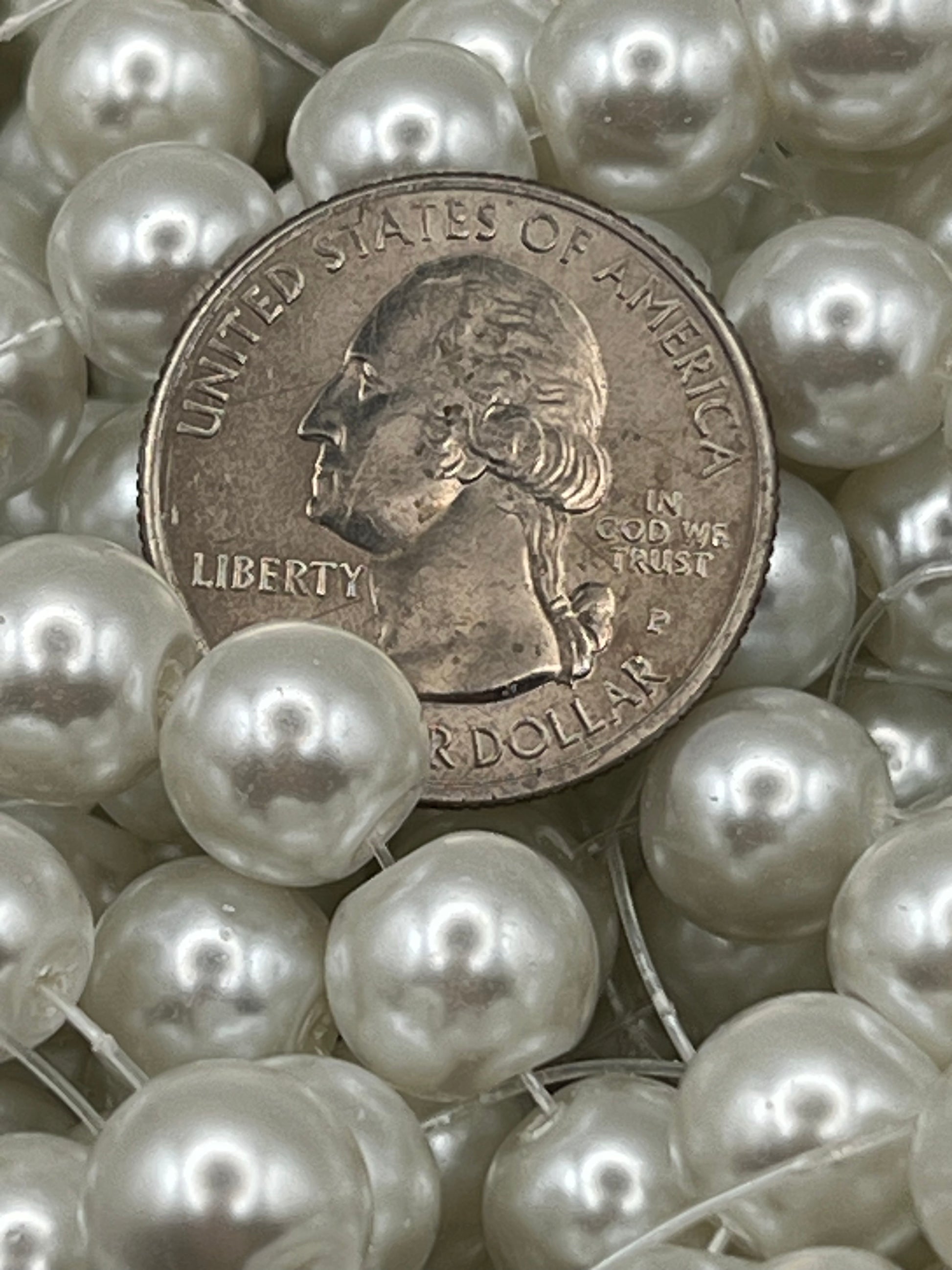 35 10mm Glass Pearl Beads White