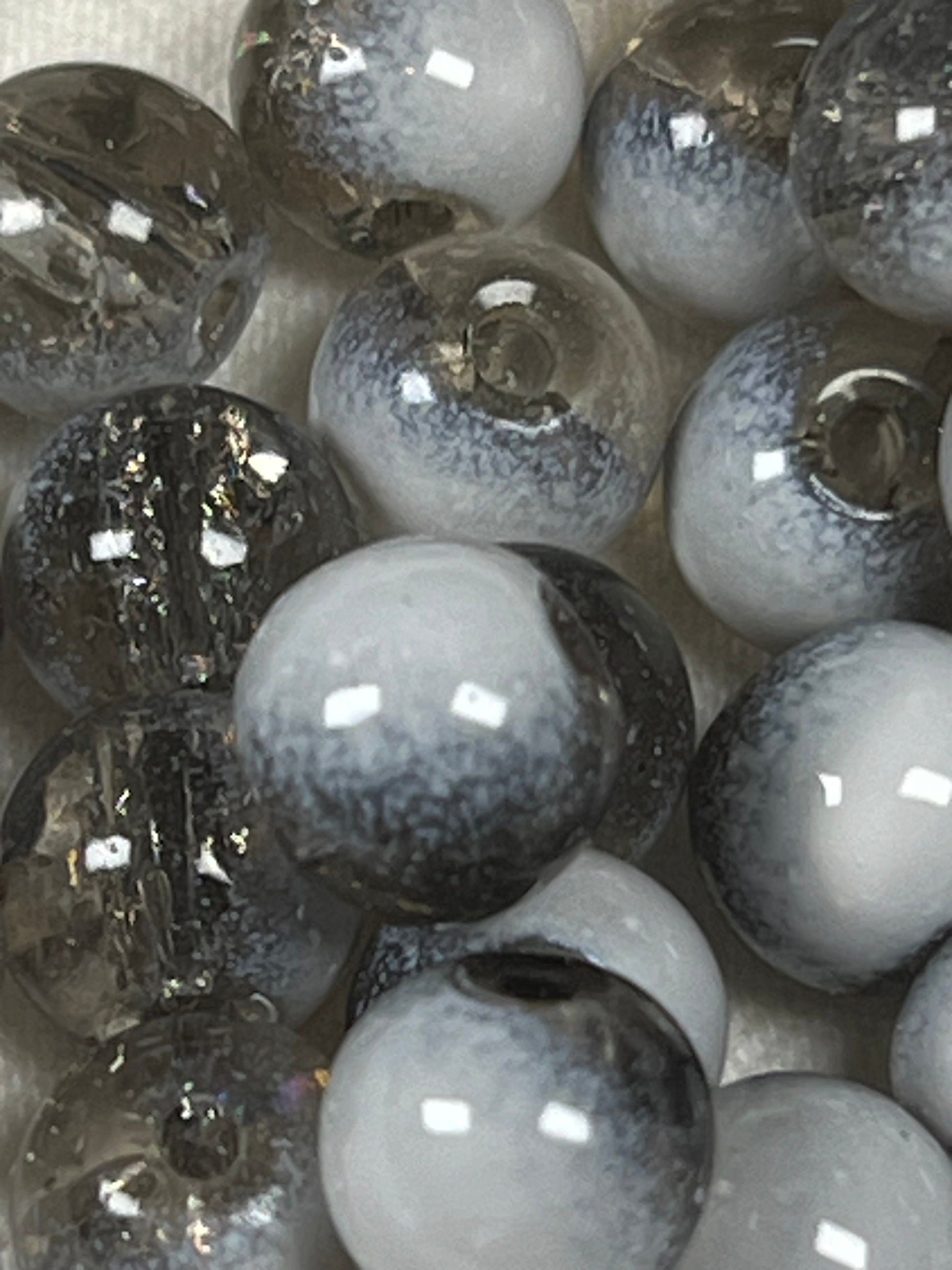 50 8mm Two-Tone Crackle Glass Beads Dark Gray & White