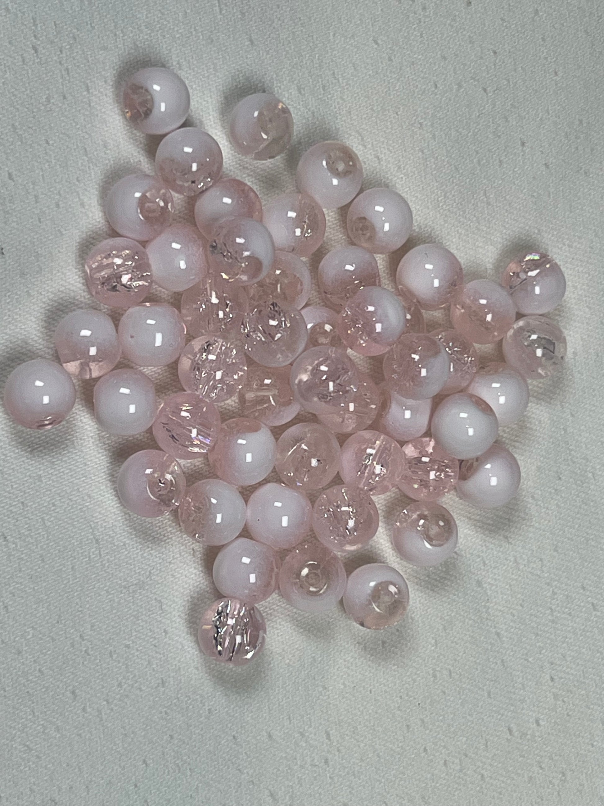 50 8mm Two-Tone Crackle Glass Beads Misty Rose & White