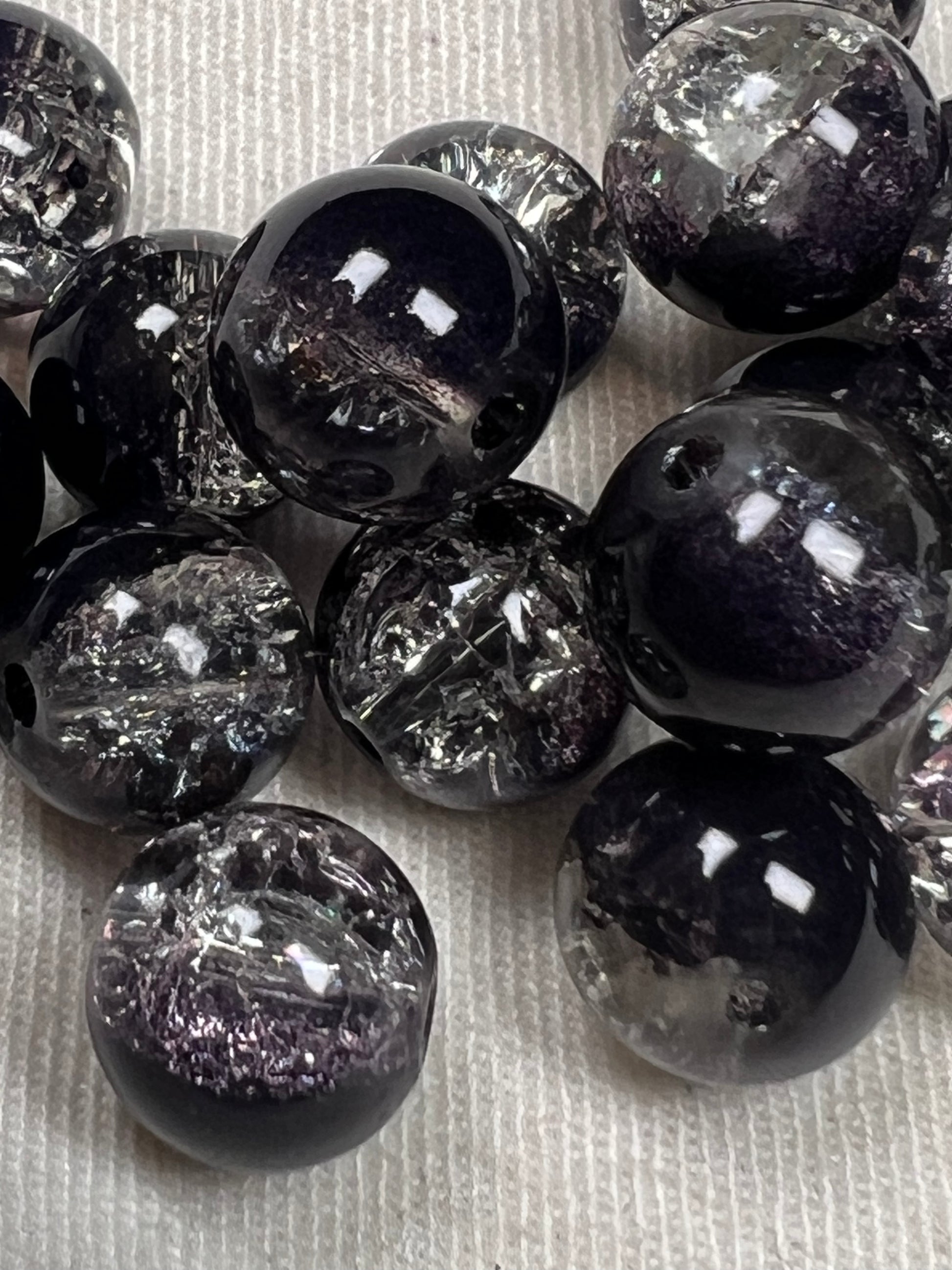 35 10mm Two-Tone Crackle Glass Beads Salt & Pepper